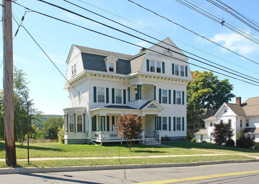 52 High St in Bristol, CT - Foto de edificio