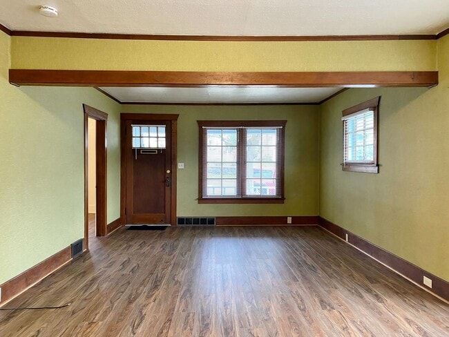 119 W 11th St in The Dalles, OR - Building Photo - Building Photo