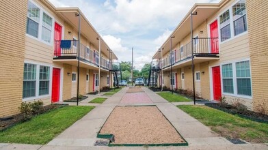 Dismuke Apartment Homes in Houston, TX - Building Photo - Building Photo