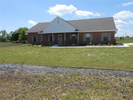 989 Southgate Ct in Farmersville, TX - Building Photo