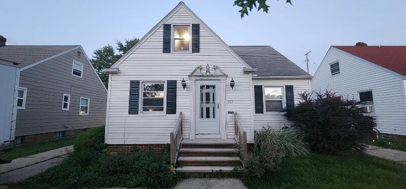 335 E 232nd St in Euclid, OH - Building Photo