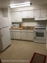 401 Moon Clinton Rd in Coraopolis, PA - Building Photo - Building Photo