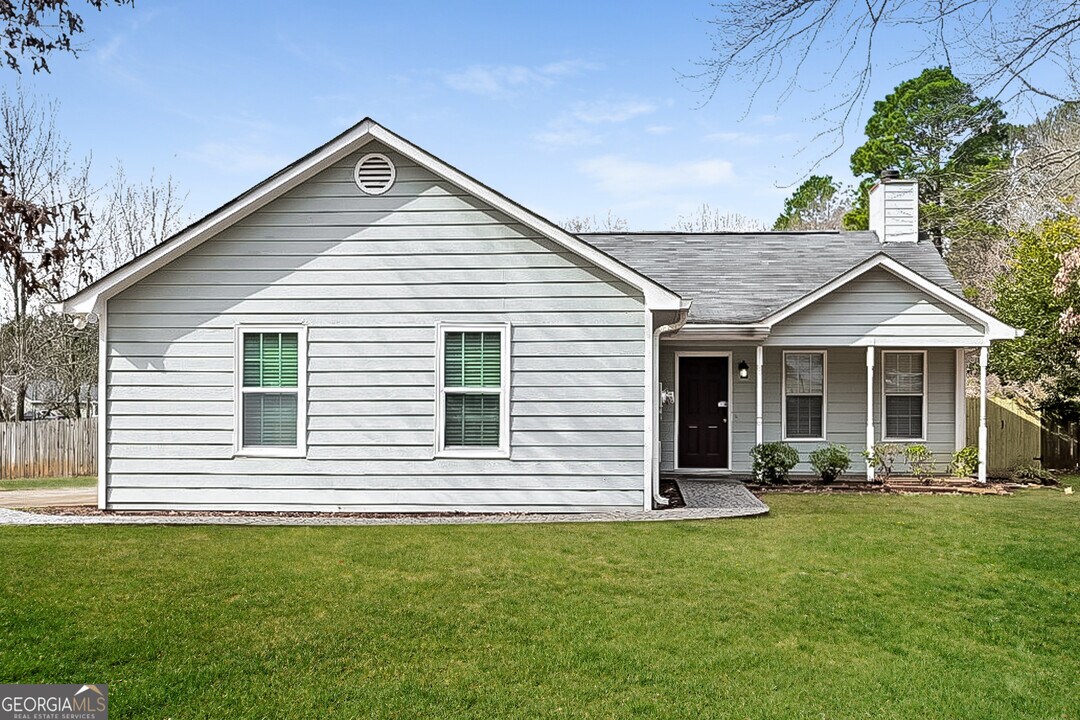 325 Countryside Ln in Covington, GA - Building Photo