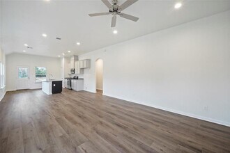 11703 Eclipse Dr in Willis, TX - Foto de edificio - Building Photo
