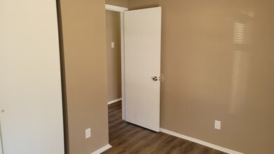 98 Roosevelt Ave in Sicklerville, NJ - Building Photo - Building Photo