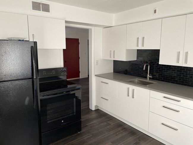 250 E 600 S, Unit Upstairs in Bountiful, UT - Building Photo - Building Photo