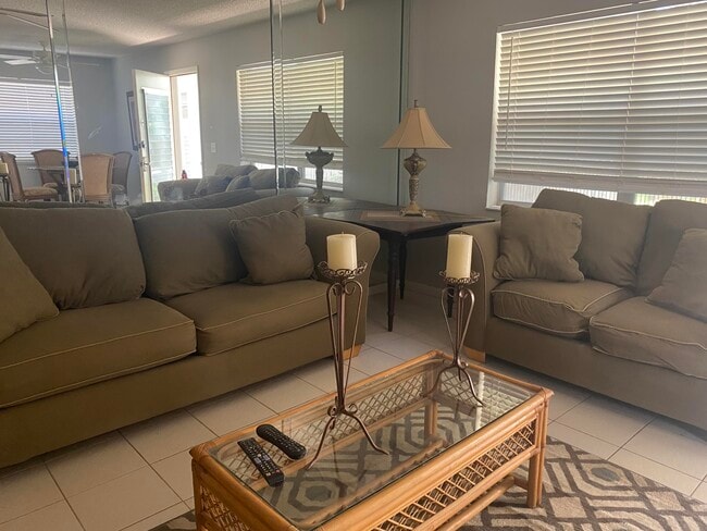 542 Normandy Ln in Delray Beach, FL - Building Photo - Building Photo