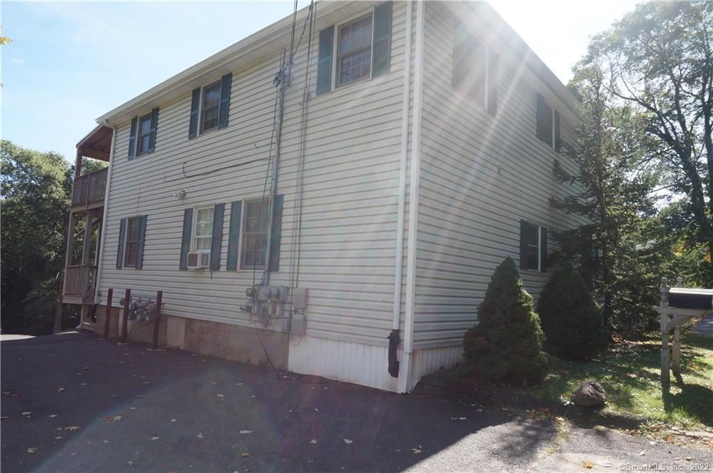4 Terre Haute Rd in Danbury, CT - Building Photo