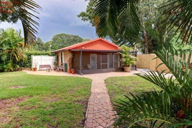 7911 Flowerfield Dr in Tampa, FL - Building Photo - Building Photo