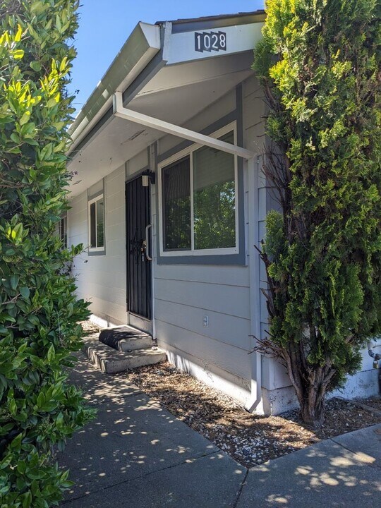 1028 Illinois St-Unit -B in Fairfield, CA - Building Photo