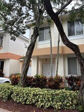 6626 Hidden Cove Dr in Davie, FL - Building Photo - Building Photo