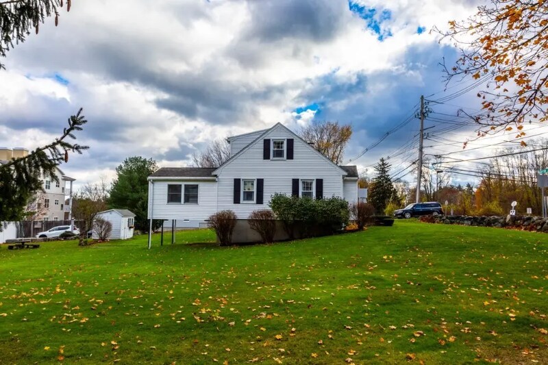 45 Dayton St in Danvers, MA - Foto de edificio