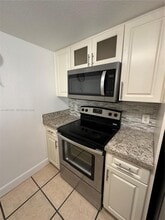 814 NW 36th Ave in Miami, FL - Building Photo - Building Photo