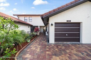 3333 Wind Surf Way in Melbourne Beach, FL - Building Photo