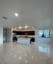 4640 NW 84th Ave, Unit 15 in Doral, FL - Building Photo