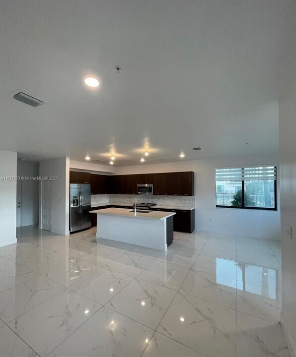 4640 NW 84th Ave, Unit 15 in Doral, FL - Building Photo