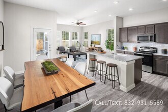 9835 Willow Creek Commerce Dr in Tomball, TX - Building Photo - Building Photo