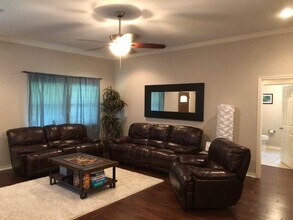 129 Old Angleton Rd in Lake Jackson, TX - Building Photo - Building Photo