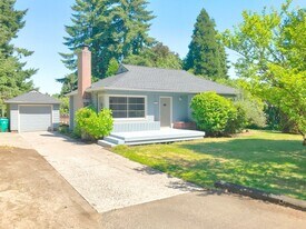 11241 SE Pine Ct in Portland, OR - Building Photo