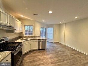 43539 Kiplington Square in Chantilly, VA - Foto de edificio - Building Photo