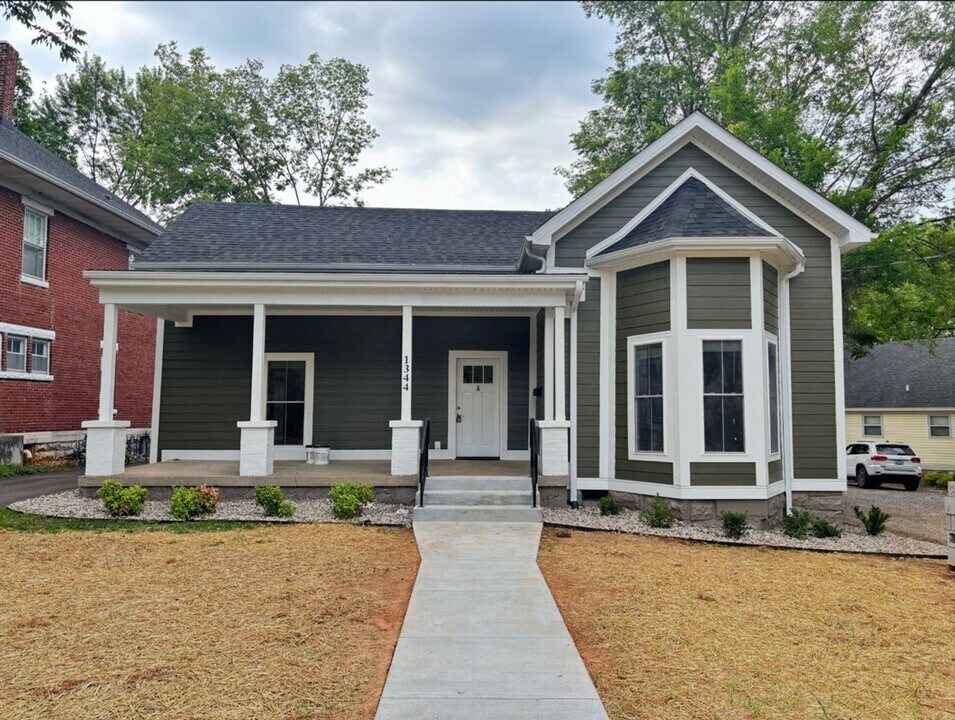 1344 Park St in Bowling Green, KY - Building Photo