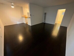 1940 S Beverly Glen Blvd, Unit 2 in Los Angeles, CA - Foto de edificio - Building Photo