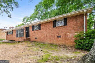 1072 Laurel Ln NW in Conyers, GA - Building Photo - Building Photo