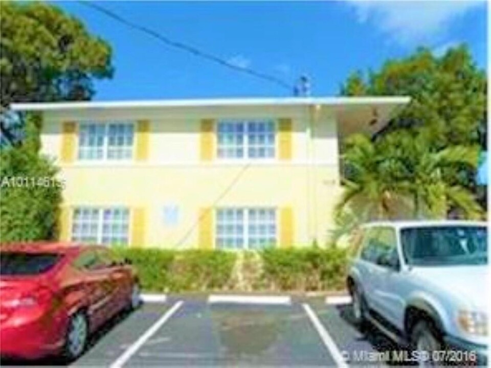 309 NE 16th St, Unit C8 in Fort Lauderdale, FL - Building Photo