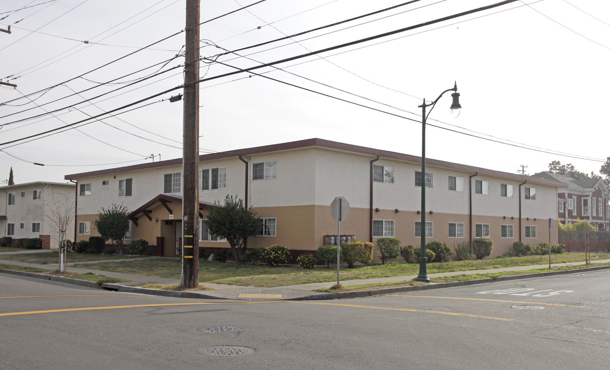 500 Buena Vista Ave in Alameda, CA - Building Photo