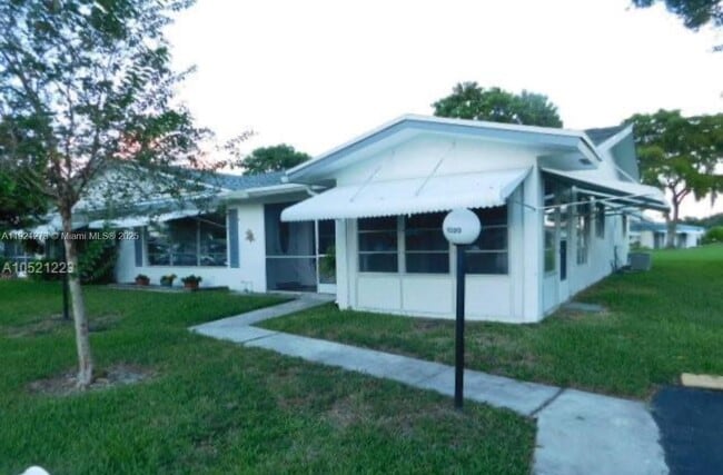1020 NW 88th Ave in Plantation, FL - Building Photo - Building Photo