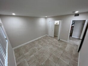 11630-11640 N Bayshore Dr in North Miami, FL - Foto de edificio - Building Photo