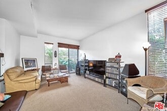 835 S Lucerne Blvd-Unit -101 in Los Angeles, CA - Building Photo - Building Photo