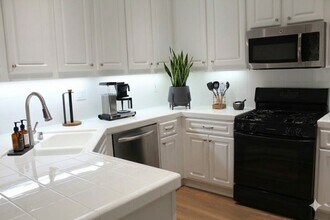 7666 Park Bay Dr in Huntington Beach, CA - Building Photo - Building Photo