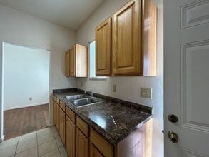902 W Craig Pl in San Antonio, TX - Building Photo - Building Photo