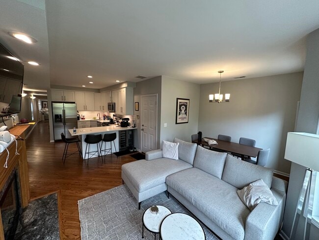 911 W Wrightwood Ave in Chicago, IL - Building Photo - Building Photo