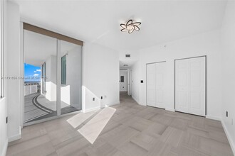1745 E Hallandale Beach Blvd, Unit PH05 in Hallandale Beach, FL - Building Photo - Building Photo