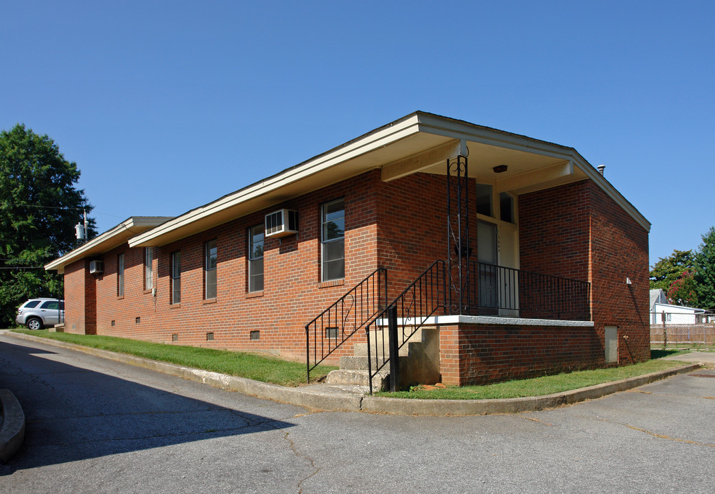 500 Barker Ave in High Point, NC - Building Photo