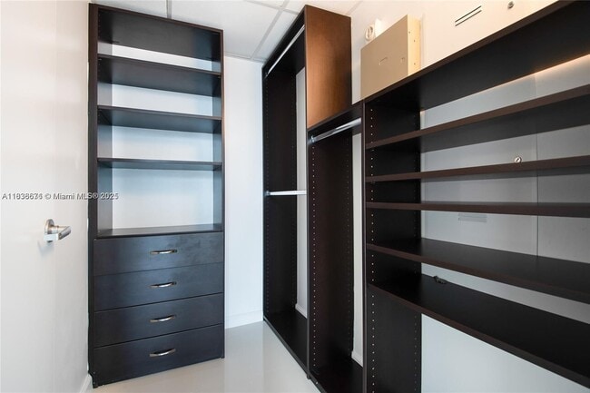 465 Brickell Ave, Unit 4904 in Miami, FL - Building Photo - Building Photo
