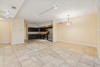 2801 W Ardmore Ave in Chicago, IL - Foto de edificio - Building Photo