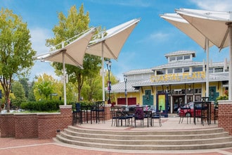 The Ridgewood by Windsor in Fairfax, VA - Foto de edificio - Building Photo