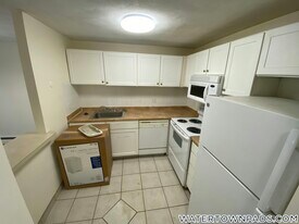 16 Whites Ave, Unit 36 in Watertown, MA - Building Photo