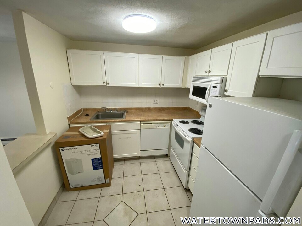 16 Whites Ave, Unit 36 in Watertown, MA - Foto de edificio