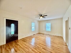 121 Oakdale St in Brevard, NC - Foto de edificio - Building Photo