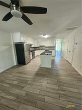 907 E 3rd St in Lampasas, TX - Building Photo - Building Photo