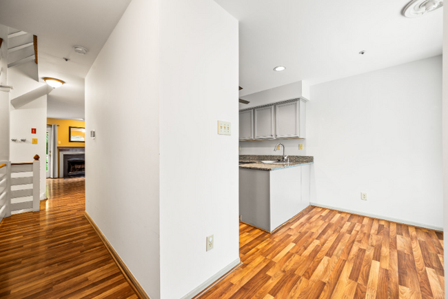445 Hartford Square in West Chester, PA - Foto de edificio - Building Photo