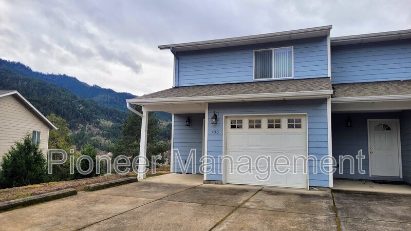 450 Maylea Pl in Canyonville, OR - Building Photo