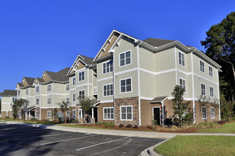 Legends at Chatham in Savannah, GA - Building Photo - Building Photo