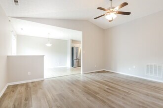 140 Park Pl Blvd in Avon, IN - Building Photo - Building Photo