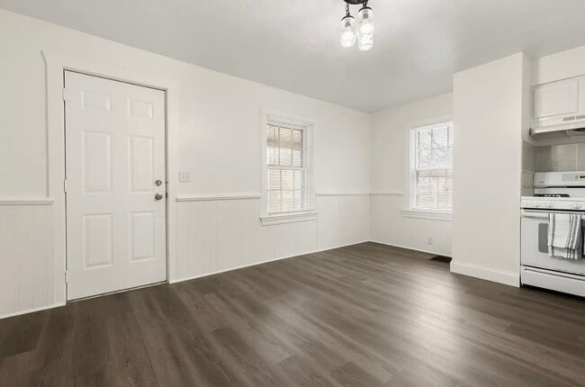 223 Oakwood Ave in Rockford, IL - Building Photo - Building Photo
