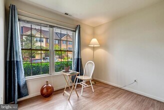 5518 Sully Lake Dr in Centreville, VA - Building Photo - Building Photo